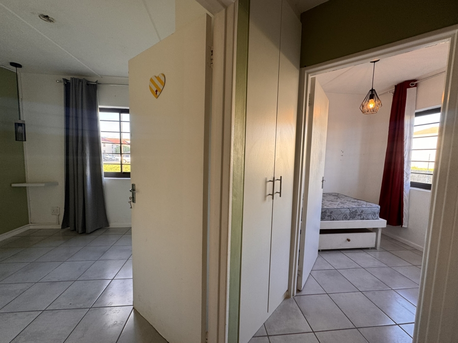 To Let 2 Bedroom Property for Rent in Guldenland Western Cape